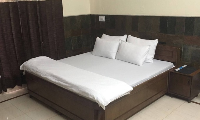 Sidhpur Cabaña | The Sojourn Villa de 3 dormitorios para hasta 8 personas.
