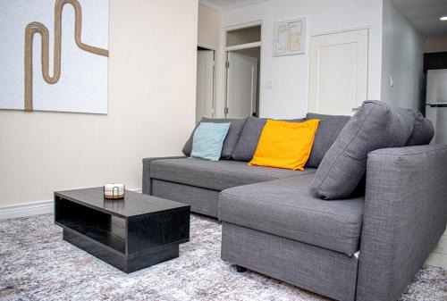 New Kingston Apartamento | The Soul of Kingston Chic 2BR Condo with Pool and GYM