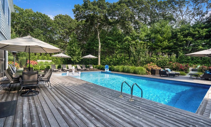 North Sea Casa | The Southampton Easy: Heated Pool, Large Yard