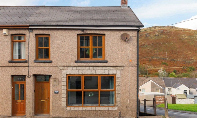 Port Talbot Casa | THE SPACE Large House In Afan Forest Bike Park