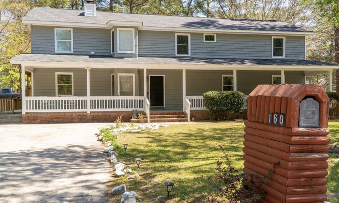 Harbison Casa | The Spacious Harbison Modern Castle