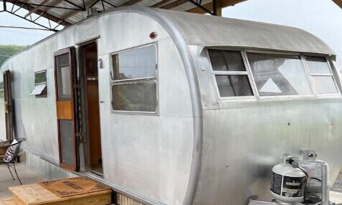Tellico Plains Complejo | The Spartan Village - 1953 Royal Spartanette #1 A Retro Travel Coach Resort