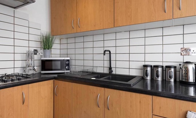 Wolverhampton Casa | The Spinney - 4 Bedroom House in Wolverhampton, Sleeps 8