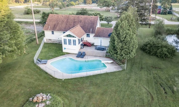 Holland Casa | The Splash Pad- a secluded pool/hot tub oasis