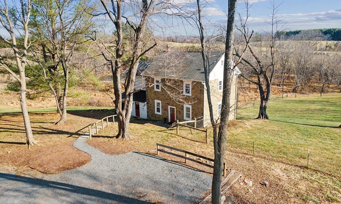 Waterford Otro | The Spring House: Entire Home Rental on 74-acre, Scarlet Springs Farm