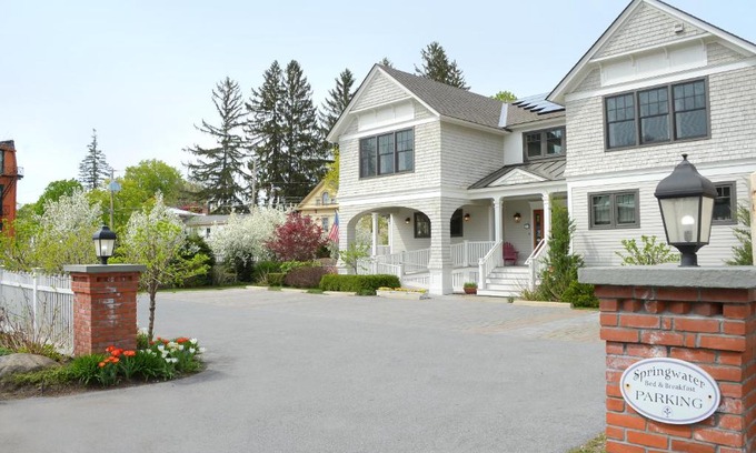 Saratoga Springs Cama Y Desayuno | The Springwater Bed and Breakfast