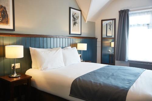 Boscombe Hotel | The Spyglass & Kettle by Greene King Inns