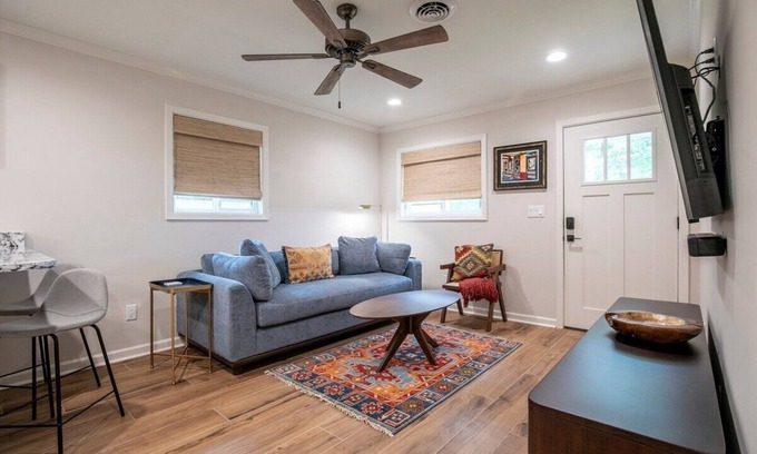 Oxford Casa | The Old Sardis Rd-2 Cozy BR1 by VelvetDitchVillas