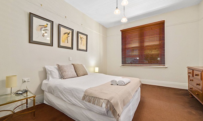 Launceston CBD Cabaña | The St.John Cottage - Pet Friendly