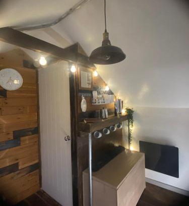 Dogdyke Casa | The Stable Annexe with hot tub & horses