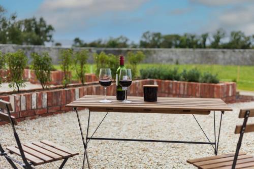 Roscoe Casa | 'The Stables' (Tigh Mary)