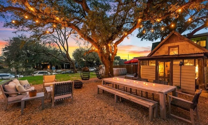 Bouldin Casa | The Stanley | SoCo Estate + Pool + Pet OK