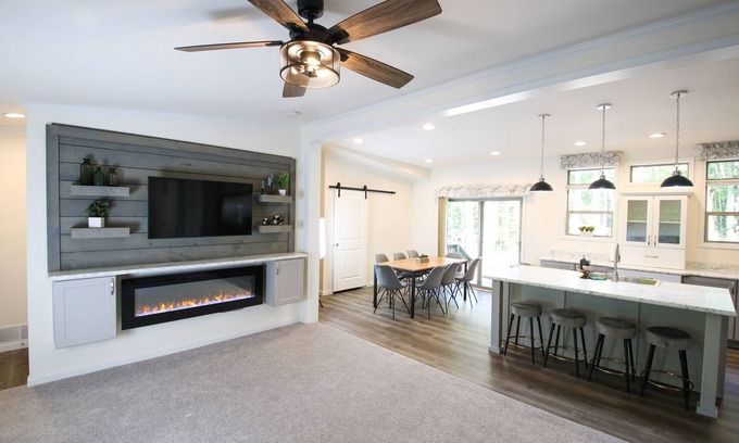 Sturgeon Bay Cabina | The Stargazing Cottage modern 3 bedroom home Door County