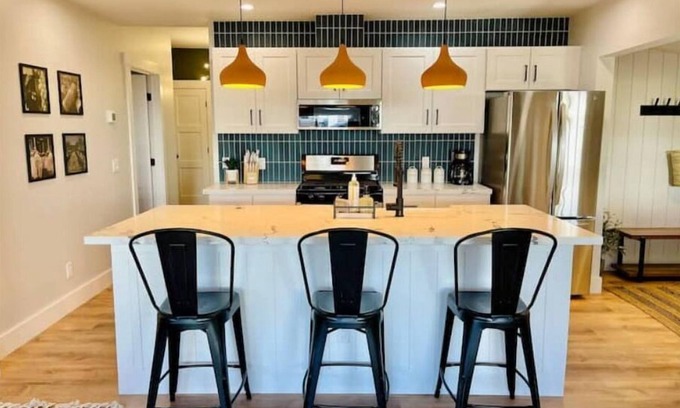 Cottonwood Casa | The Stay on Main/Modern Cottage/1 mi. to Old Town!