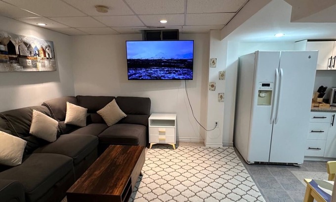 Churchill Meadows Casa | The Staycation Spot of 6ix Come stay in Modernised Home with all amenities