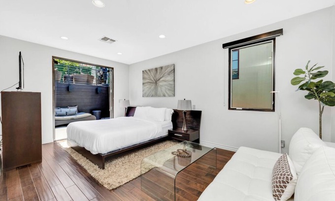 Hollywood Hills Casa | The Steel Estate