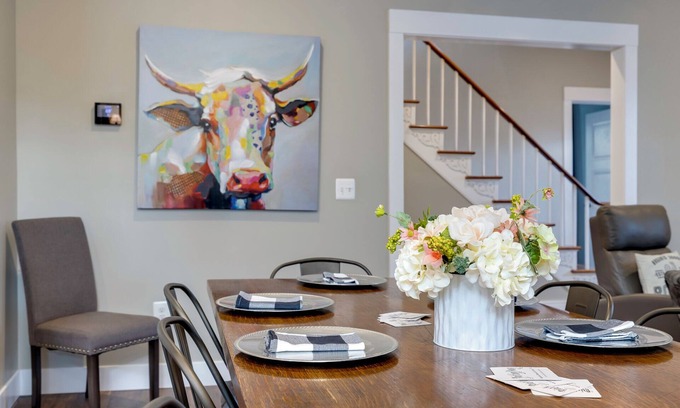 Luray Casa | The Sterling- walk to everything Luray has to offer! Chef available