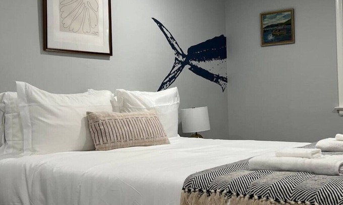 Old Mystic Apartamento | The Stillman Studio · Near Mystic, Casinos + USCGA