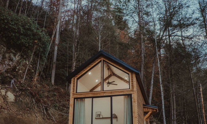 Rogers Cabina | The Stoic - Tiny Cabin in RRG