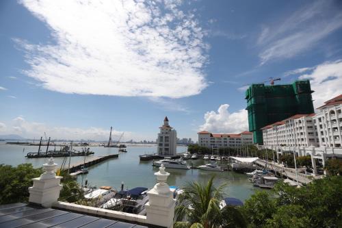 Seri Tanjung Pinang Casa | The Straits Quay Marina by Messina Clive