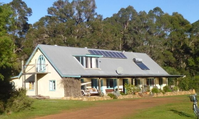 Forest Grove Casa | La casa de la paja, enorme granja familiar que admite mascotas