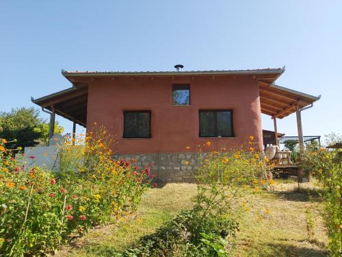 Pyli Casa | The Strawhouse under the mountain
