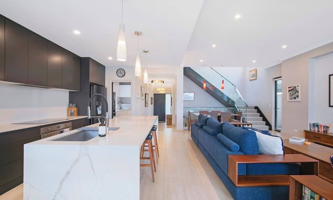 Bulimba Apartamento | The Stuart Tri Level Luxury with Poolside Dining