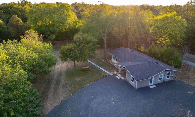 Georgian Acres Casa | The Stylish Austin Hideaway | Great for Families | Cowboy Pool