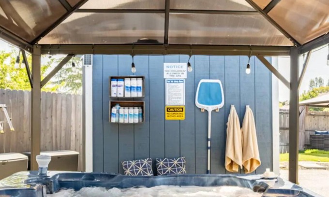 Sacramento Casa | The Stylish Stay at Placid Blue!