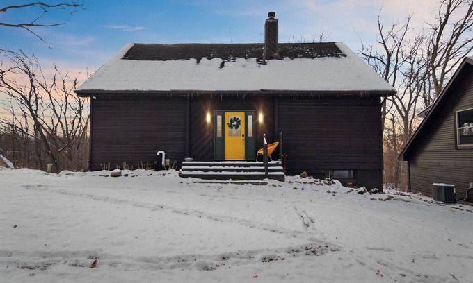 Milford Casa | The Sunshine House ☀️ w/ Sauna & 5 min. from downtown Milford + Kensington Park.