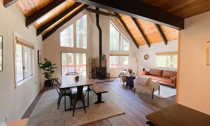 Dorrington Casa | The Sugar Pine Chalet