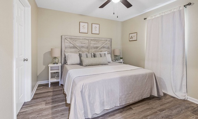 Sulphur Apartamento | The Suite Spot 5 - minutes from casinos