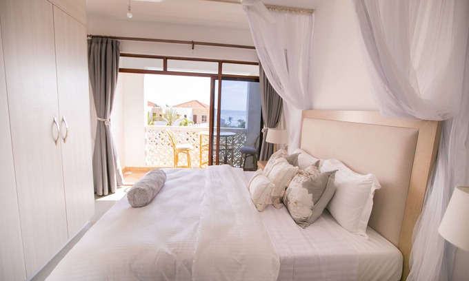 Mtwapa Apartamento | The Sultan Palace Beach Retreat Apartment with Garden View
