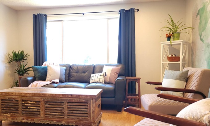 Greenwood Village Casa | The Summit @ DTC - Newly updated and includes a hot tub! Denver awaits!
