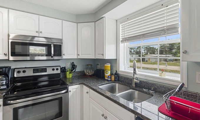 Grove City Apartamento | The Sun Ray Salty Air Stay B