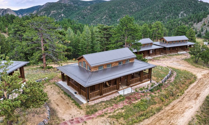 Allenspark Cabina | The Sundance 3 at Pathways Ranch!