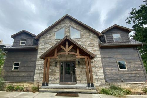 Chalet Village Casa | The Sundrop - Pool Table, Arcade Games, Outdoor Hot Tub, + Resort Access