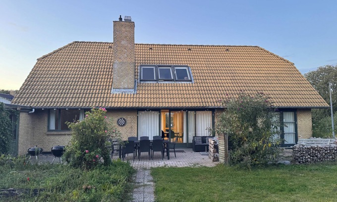 Kerteminde Municipality Casa | The Sunflower: 7BR, 3BA Retreat w/ Garden & Parking in Munkebo