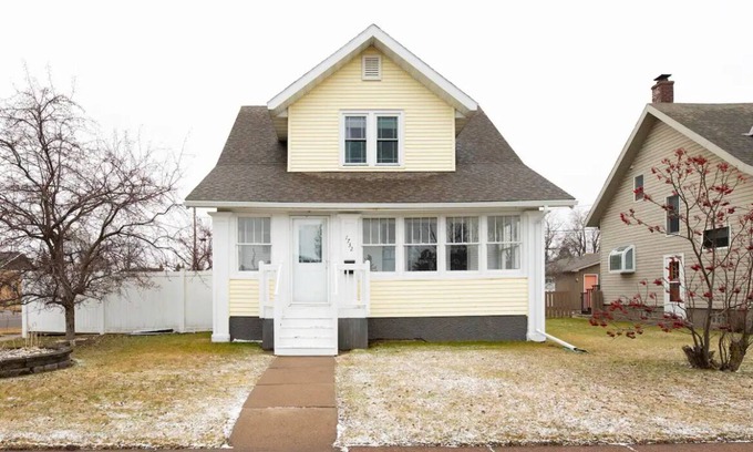 East End Casa | The Sunflower Home with Game Room & Hot Tub! Pet Friendly!