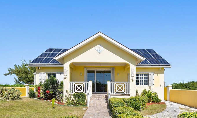 Cockburn Town Casa | The Sunflower Villa – 3BR Beachfront in Grand Turk