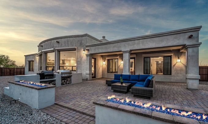 Tortolita Casa | The Sunkist Estate! Dedicated Game room, Huge backyard and room for 11!