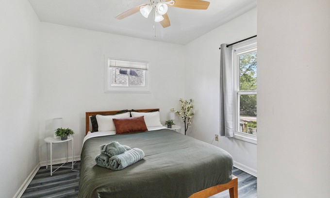 Cleveland Apartamento | The Sunny Nook- The Sunroom APT West CLE