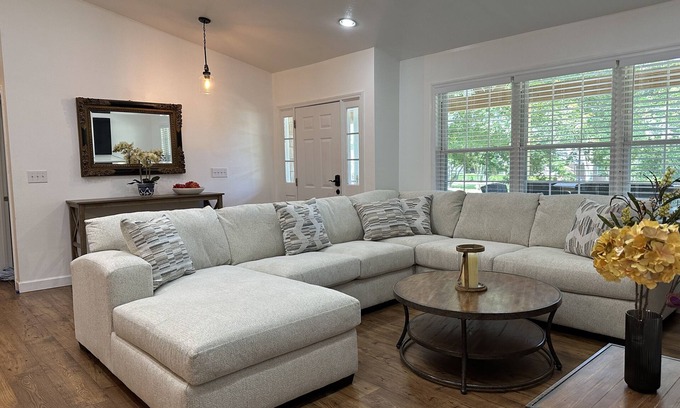 Winston - Salem Casa | The Sunrise! Close to Wake forest University. 2 King beds. Quiet neighborhood!