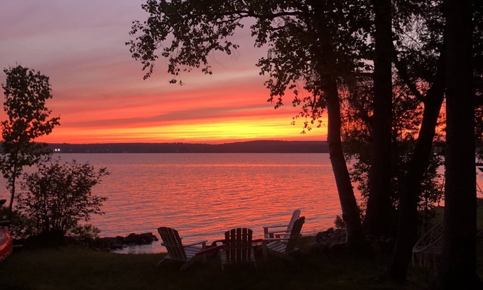 Strong Cabina | The Sunset Cabin by Lake Bernard Cottages