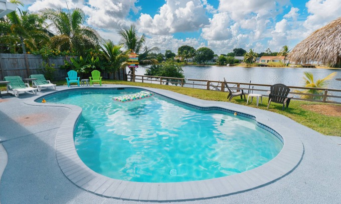 Palm Aire Village West Casa | ★The Sunset Dream★ Luxury Escape | Pool Patio Lake for Families