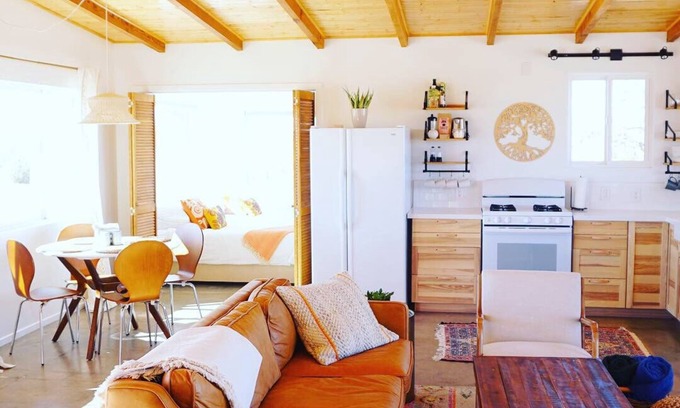 Joshua Tree Casa | The Sunset Road House (Bañera de hidromasaje! Hamacas! ¡Hogar!)