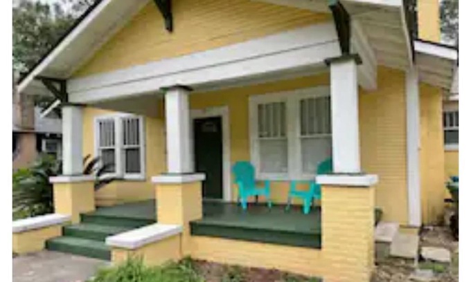 Hattiesburg Casa | The Sunshine Bungalow