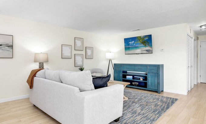 Cypress Lake Apartamento | The Sunshine Suite - Ft Myers