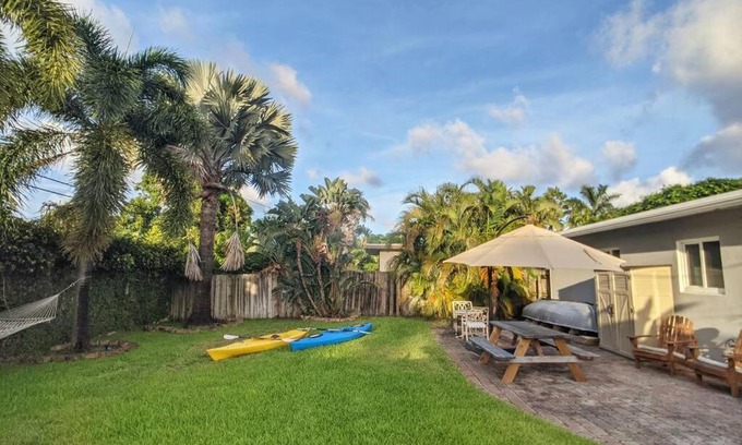 Middle River Terrace Casa | The Surf House