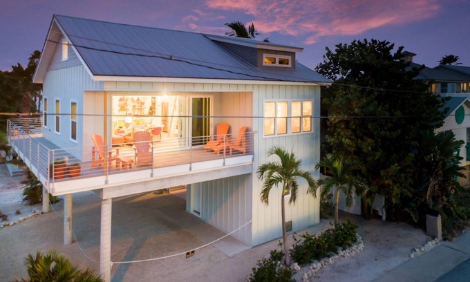 Bradenton Beach Casa | The Surof House by AMI Locals